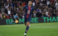 PSG tôn vinh Nhà thờ Đức Bà Paris trên áo trong ngày chính thức vô địch