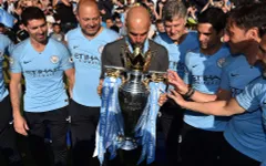 ẢNH: Khoảnh khắc ấn tượng trong ngày Man City đăng quang Ngoại hạng Anh