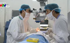 Hỗ trợ 560 triệu đồng mổ thay thể thủy tinh cho 200 người cao tuổi tại tỉnh Thái Bình