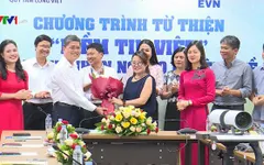 EVN hỗ trợ bệnh nhân nghèo mổ mắt