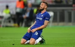 "Chân gỗ" Giroud bất ngờ được khen ghi bàn như "sách giáo khoa"