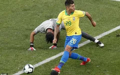 VIDEO: Firmino lại gây sốt với bàn thắng "sút không cần nhìn" vào lưới ĐT Peru