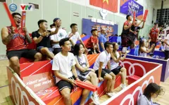 ẢNH: Quang Hải, Tiến Dũng và Văn Hậu làm "náo loạn" nhà thi đấu Bách Khoa