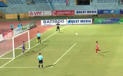 VIDEO: Cú sút 11m phong cách panenka "lỗi" của cầu thủ CLB Viettel