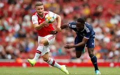 Arsenal bất ngờ có đối tác hỏi mua "thảm họa hàng thủ"