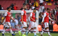 Arsenal trả giá đắt vì Emirates Cup