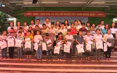 Tặng học bồng cho học sinh vùng cao tỉnh Thái Nguyên trước thềm năm học mới