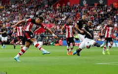 Thủ quân Man Utd vô dụng nhất trong trận hòa như thua trước trước Southampton