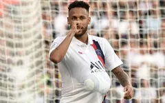 Ăn mừng lạ, Neymar thông báo "tin vui" cho người hâm mộ?