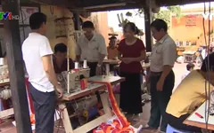 Người đàn ông khuyết tật vẽ tương lai cho những người khuyết tật