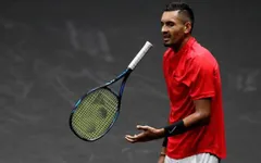 Nick Kyrgios phản pháo đàn anh sau khi bị đặt câu hỏi "sao chưa bị cấm thi đấu?"