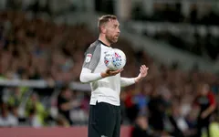 Trò cũ của Frank Lampard dính chấn thương nghiêm trọng trên... bàn nhậu