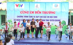 Những món quà ấm áp trước thềm năm học mới 2019 - 2020