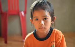 "Vì quá nghèo khổ, tôi chưa từng nghĩ đến có thể chữa bệnh cho con..."