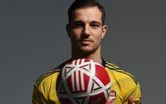 Tân binh Arsenal đẹp trai như "nam thần" trong trang phục áo đấu