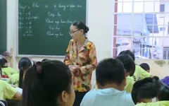 Lớp học tình thương của bà lão bán vé số