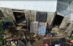 Mái nhà nhỏ chông chênh của những đứa trẻ nghèo vùng lũ