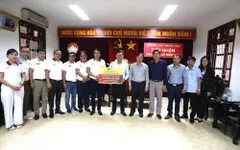 BTC Giải xe đạp VTV Cúp Tôn Hoa Sen 2020 trao ủng hộ cho tỉnh Hà Tĩnh
