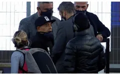 Huyền thoại Diego Maradona ra viện sau ca phẫu thuật não
