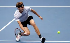 ATP Finals: Zverev thắng kịch tính Schwartzman