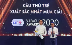 Bùi Hoàng Việt Anh giành giải Cầu thủ trẻ xuất sắc nhất mùa giải 2020