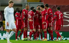 Thắng đậm Leicester, Liverpool vẫn chưa đòi được ngôi đầu Ngoại hạng Anh