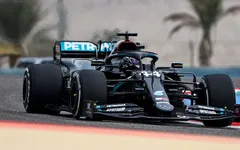 Lewis Hamilton tiếp tục áp đảo ở ngày chạy thử GP Bahrain