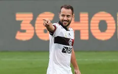 Áo đấu đặc biệt của Everton Ribeiro