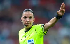 Trọng tài nữ đầu tiên điều khiển 1 trận đấu tại Champions League