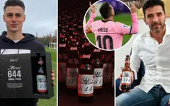 Phá vỡ kỷ lục của huyền hoại Pele, Messi… tặng bia cho đối thủ