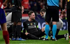 Liverpool hốt hoảng thông báo tình hình của thủ quân Henderson