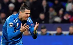 Sốc: Chuyên gia đá phạt C.Ronaldo giờ đã thành chuyên gia... đá trượt