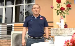 HLV Park Hang Seo tham gia thử thách rửa tay đúng cách