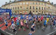 Giải bán marathon Bath vẫn diễn ra giữa mùa dịch Covid-19