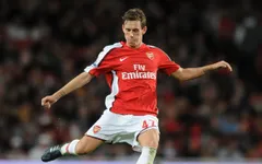 "Tôi có 10 năm ở Arsenal, nhưng HLV Wenger chẳng cho tôi lời từ biệt"