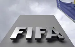 Liên đoàn bóng đá Anh doạ kiện FIFA vì Chelsea và tiền