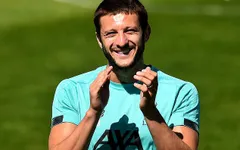 Liverpool quyết định sẽ ký hợp đồng ngắn ngày với Adam Lallana