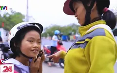 Tình thương con vô bờ của cặp vợ chồng khuyết tật bán vé số dạo
