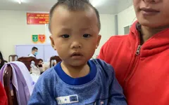 "Bác sĩ nói con tôi phải mổ gấp"