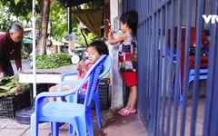 Cặp lá yêu thương Đà Nẵng: Cuộc sống của 6 bà cháu phụ thuộc từ sạp rau