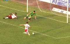 VIDEO: Pha bỏ lỡ khó tin của Phi Sơn trước khung thành CLB Hải Phòng