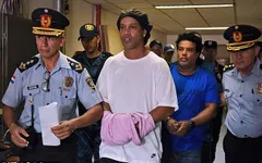 Ronaldinho vẫn chưa thể trở lại cuộc sống bình thường