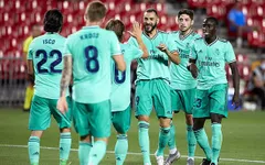 Granada 1-2 Real Madrid: Real chạm một tay vào chức vô địch