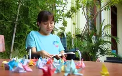 Hạc giấy trao yêu thương