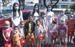 Dàn Hoa hậu, Á hậu tặng quà Trung thu cho các bệnh nhi