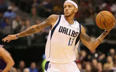 Chủ tịch Dallas Mavericks giúp đỡ cựu cầu thủ của CLB