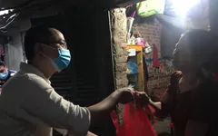 Hỗ trợ người lao động ngụ cư trên địa bàn chợ Long Biên mùa COVID-19