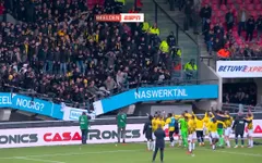 CĐV ăn mừng sập khán đài ở giải bóng đá Hà Lan