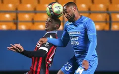 Nice hòa Marseille trong trận đá lại vòng 3 Ligue 1