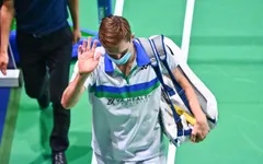 Viktor Axelsen bất ngờ bị loại tại vòng 2 Indonesia Masters